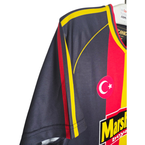 Fanwear Origineel retro vintage voetbalshirt Galatasaray 1998/99 Fanwear Origineel retro vintage voetbalshirt Galatasaray 1998/99