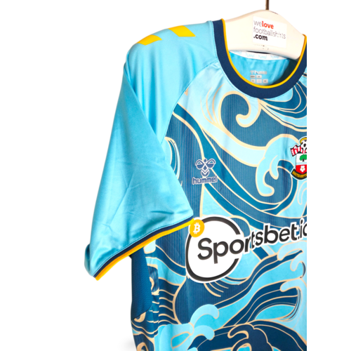 Hummel Origineel retro vintage voetbalshirt Southampton 2022/23 Hummel Origineel retro vintage voetbalshirt Southampton 2022/23