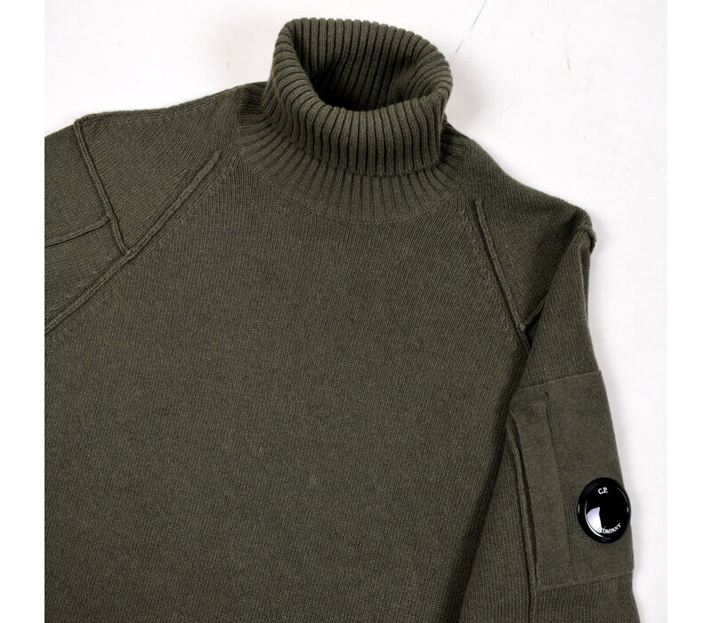 C.P. Company olive green wool lens turtle neck knit size 46