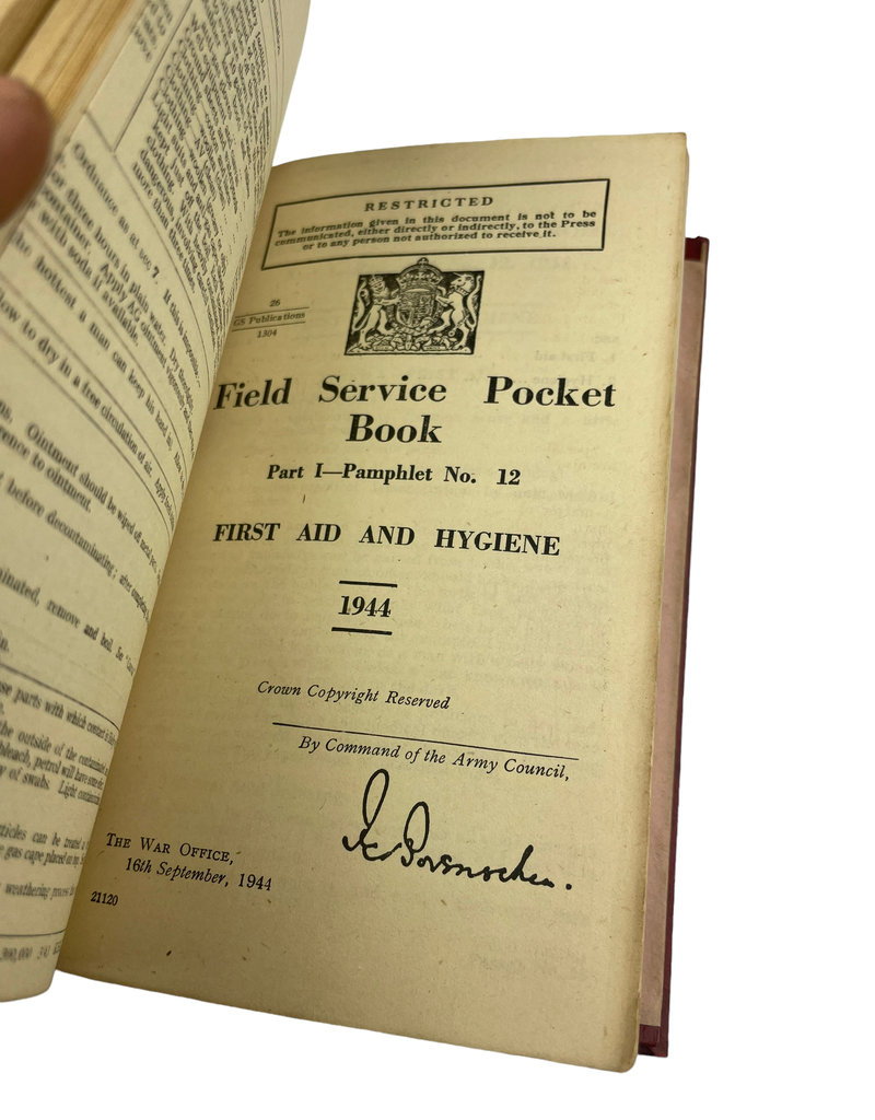 Engelse WO2 Field Service Pocket Book