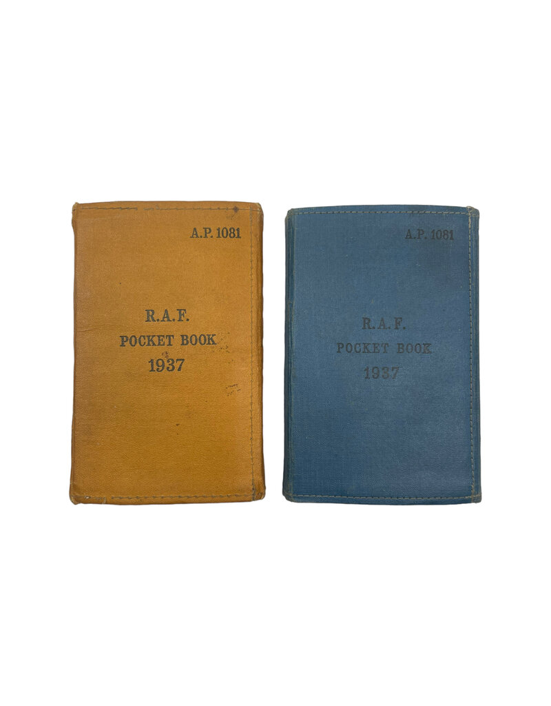 Engelse WO2 RAF pocket books