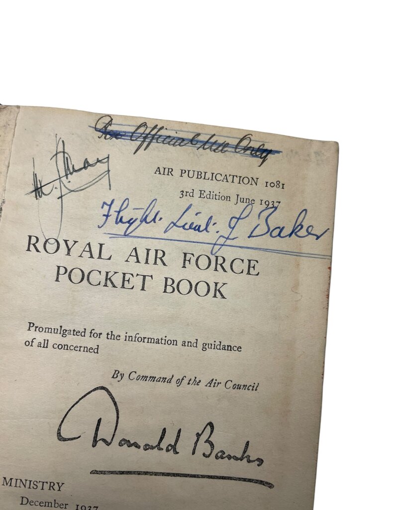 Engels WO2 RAF pocket book