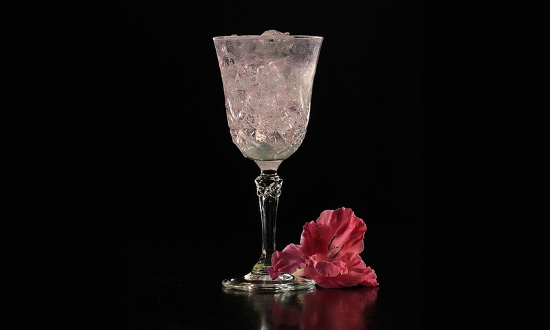 Recept: Een Pink Gin Tonic Cocktail Maken