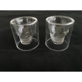 Schädel aus Schnapsglas