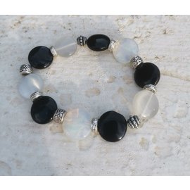 bracelet noir blanc et pierre de lune