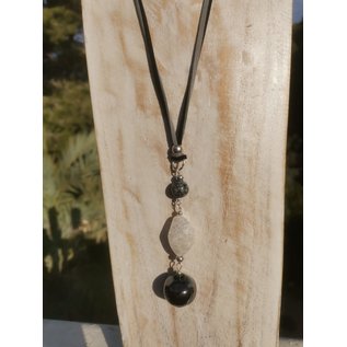 collier avec boule en céramique et cristal de roche