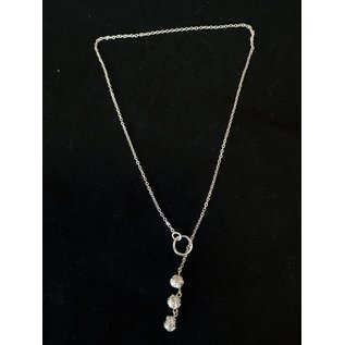 collier avec 3 petites boules tressées