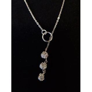 collier avec 3 petites boules tressées