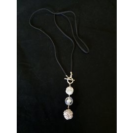 collier tressé boule d'argent et boule de verre