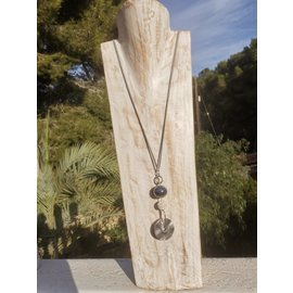 Collier boule en céramique avec rosace et détail argenté