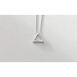 collar triangulo abierto + piedra