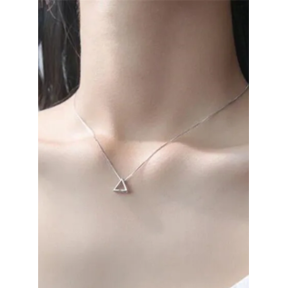 collar triangulo abierto + piedra