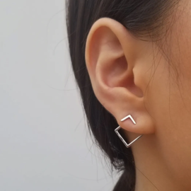 Boucle d'oreille triangle ouvert avec carré - argenté ou doré