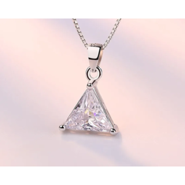 collar triangulo  + piedra