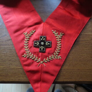 SAUTOIR 18ème broderie main sur mesure