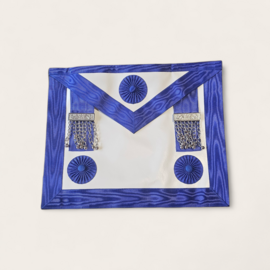 Apron leather with 3 rosettes + tassels