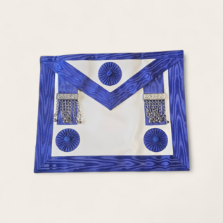 Apron leather with 3 rosettes + tassels