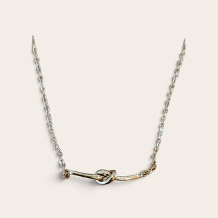 Collier en acier inoxydable avec pendentif symbole « Chaîne d'Union ».
