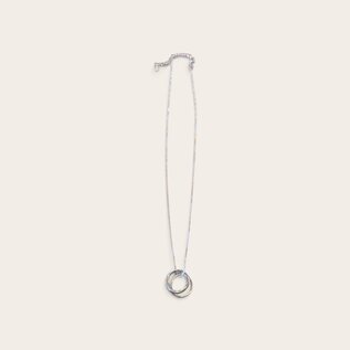 Collar de plata de ley con tres círculos entrelazados.