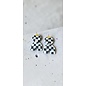 Boucles d'oreilles pendantes artisanales en argile en 2 parties avec motif damier noir et blanc et fermoir poussette papillon.