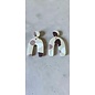 Pendientes artesanales de arcilla con diseño de terrazo.