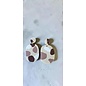 Handgefertigte Ton-Ohrringe mit Terrazzo-Muster.