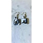 Pendientes artesanales de arcilla con efecto mármol.