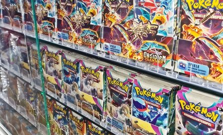 Pokémon Booster & Sammelkarten in München kaufen – aktuelle Editionen, Tins, Kampfdecks & mehr bei Galaxy Kiosk