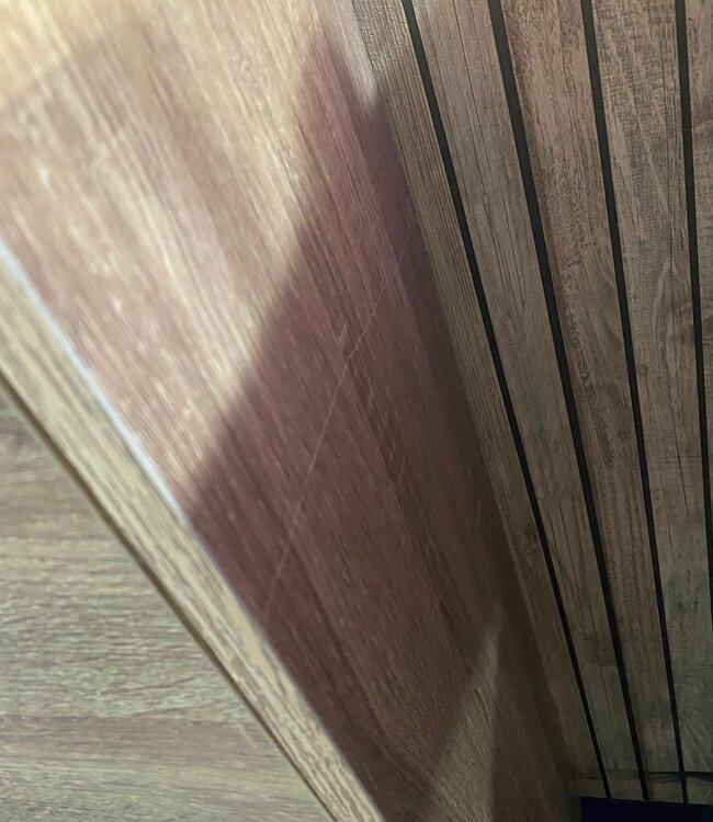 Schoennenkast - Showroom - Lichte beschadiging