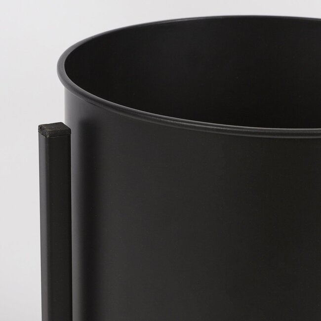 Mica Decorations Jessy Blumentöpfe mit Ständern aus Metall - Schwarz - 3er-Set