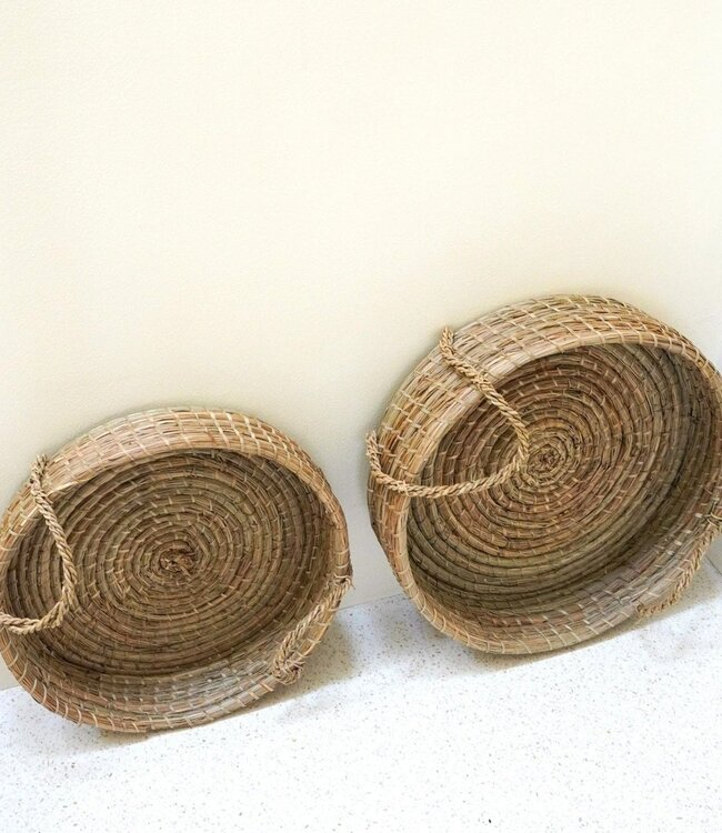 Rond dienblad geweven van zeegras PINTU decoratief dienblad (2 maten)