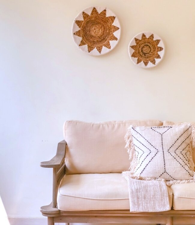 Ronde Boho Wandmand – Geweven Wanddecoratie – Decoratieve Schaal – Geweven Wandbord met Geborduurd Sterpatroon ADARI (2 maten, Ø30/40 cm)