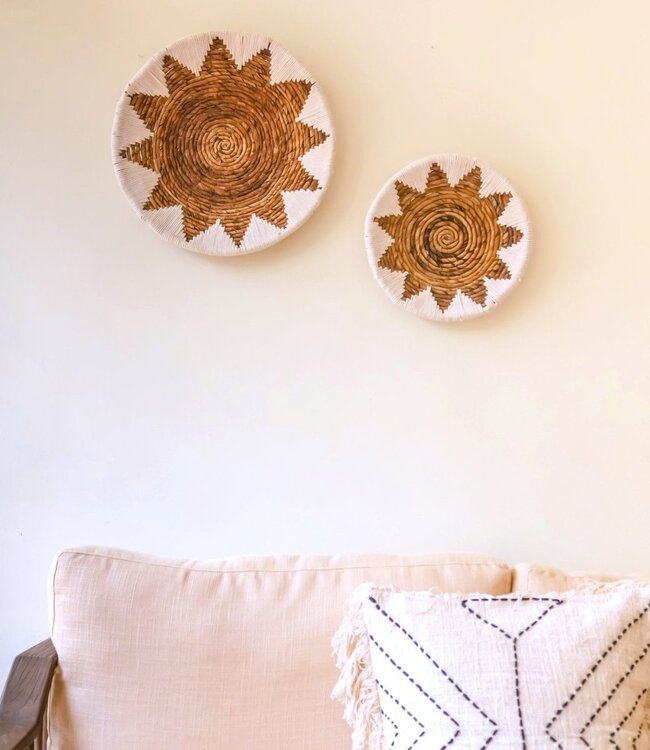 Ronde Boho Wandmand – Geweven Wanddecoratie – Decoratieve Schaal – Geweven Wandbord met Geborduurd Sterpatroon ADARI (2 maten, Ø30/40 cm)