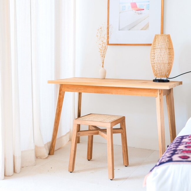 Houten kruk – massieve rechthoekige kruk – handgemaakte vierkante kruk gemaakt van regenboomhout met geweven rotan zitoppervlak SUBANG