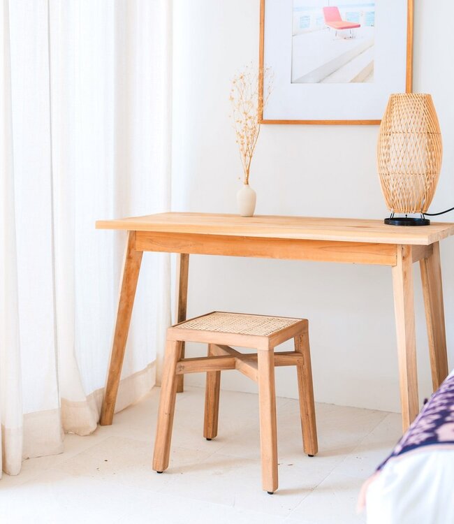 Houten kruk – massieve rechthoekige kruk – handgemaakte vierkante kruk gemaakt van regenboomhout met geweven rotan zitoppervlak SUBANG