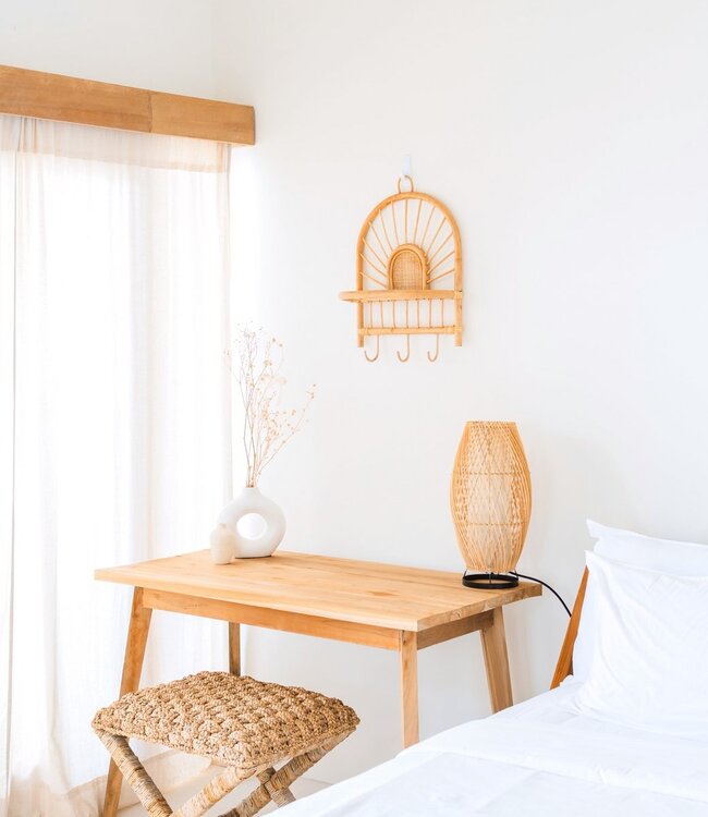 Rotan Wandplank – Kleine Boho Wandplank – Hangende Rotan Plank – Jas- of Sleutelhaak – Handgemaakte Plank Gemaakt van Rotan (41x53 cm) BANTEN