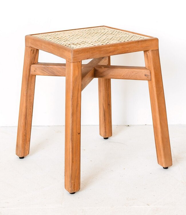 Houten kruk – massieve rechthoekige kruk – handgemaakte vierkante kruk gemaakt van regenboomhout met geweven rotan zitoppervlak SUBANG