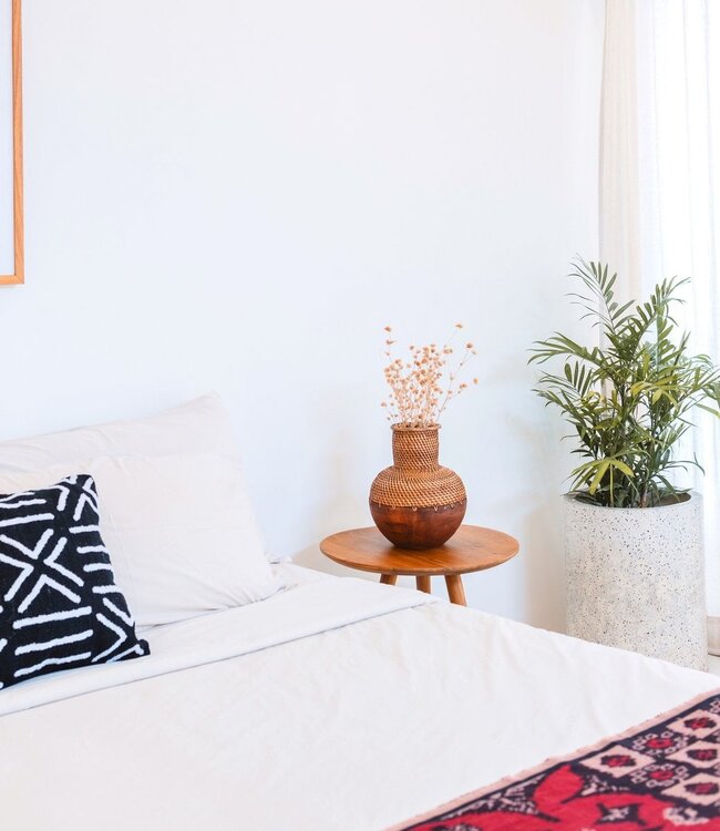 Rotan vaas – houten vaas – vaas voor gedroogde bloemen – kleine rotan vaas – Boho decor vaas gemaakt van geweven rotan en hout (Ø 22 cm) KAMARI bruin