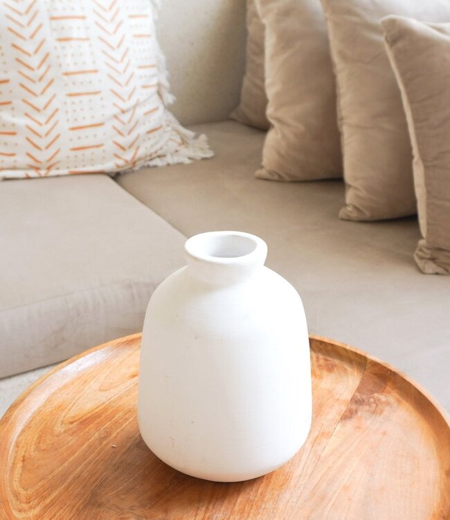Vaas Witte kleine ronde decoratieve vaas voor gedroogde of verse bloemen, handgegoten uit klei met BAWA