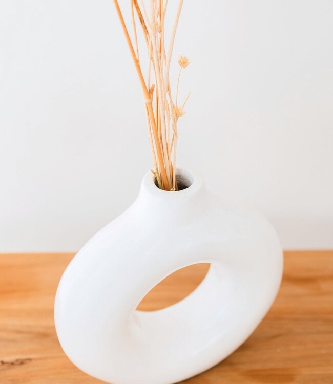 Ringvormige vaas wit – kleivaas handgemaakt – kleine bohovaas – vaas voor gedroogde bloemen – decoratieve vaas voor vensterbank, plank of tafel NUSA
