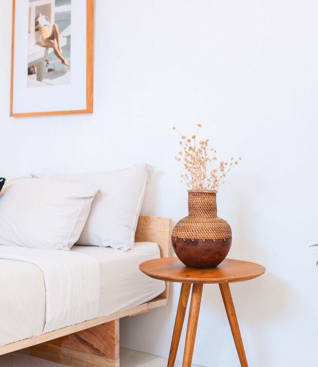 Rotan vaas – houten vaas – vaas voor gedroogde bloemen – kleine rotan vaas – Boho decor vaas gemaakt van geweven rotan en hout (Ø 22 cm) KAMARI bruin