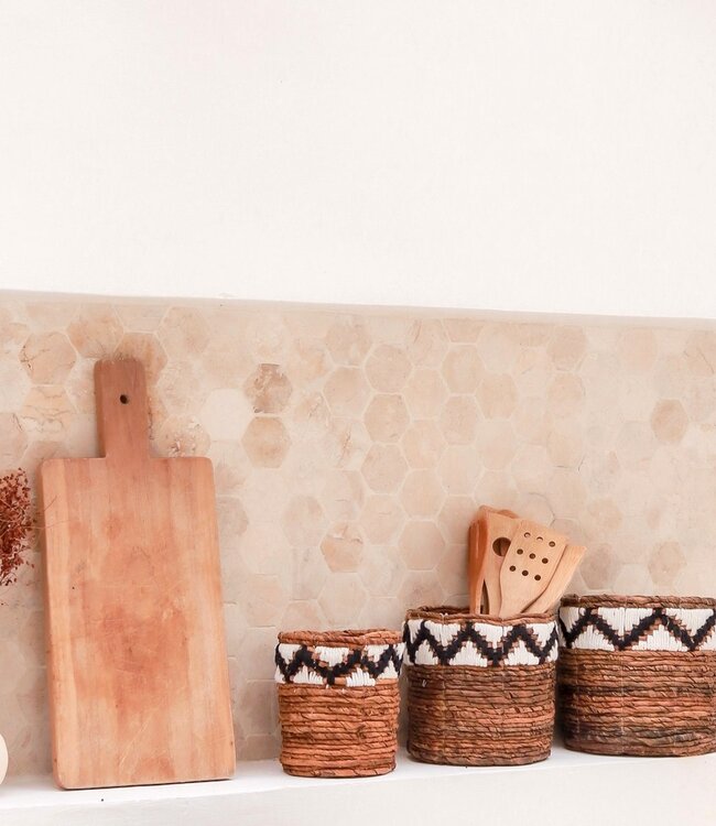 Kleine Mand Rond voor Planten of als Opbergmand | Geweven Boho Mand SADARA met Macrame Patroon