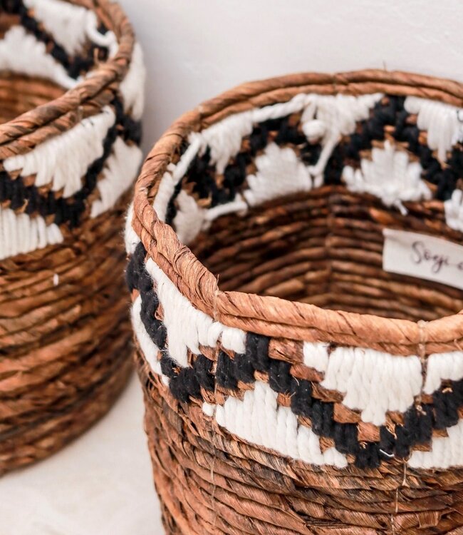 Kleine Mand Rond voor Planten of als Opbergmand | Geweven Boho Mand SADARA met Macrame Patroon