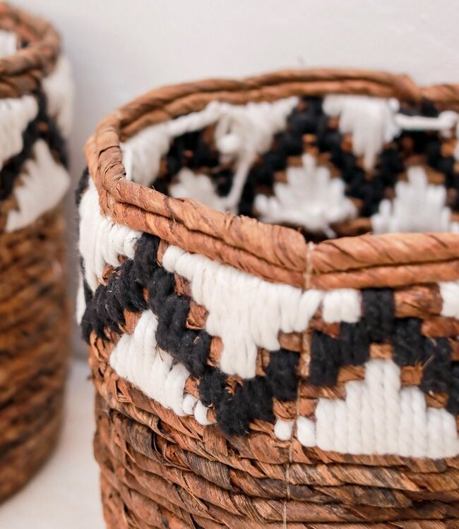 Kleine Mand Rond voor Planten of als Opbergmand | Geweven Boho Mand SADARA met Macrame Patroon