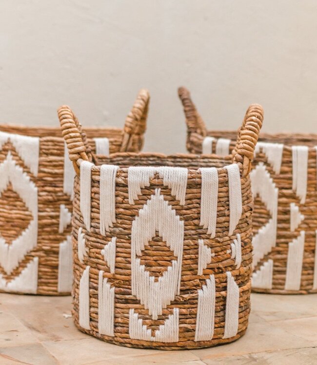 Wasmand Plantenmand Grote opbergmand rond NASARI gemaakt van bananenvezel met een macramé-patroon van katoen