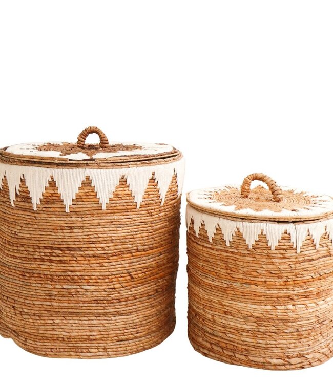 Wasmand met deksel Handgeweven van bananenvezel EMPAT Grote decoratieve mand met witte katoenen macramé (2 maten)