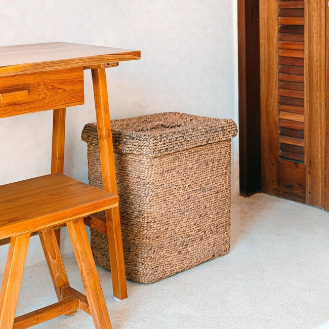 Grote wasmand met deksel - decoratieve geweven bruine mand - rechthoekige wasmand - boho mand handgemaakt van water hyacint semeru