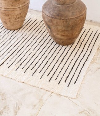 Soeji Groot vloerkleed van wit katoen met zwarte strepen 150x120 cm KERTA handgeweven