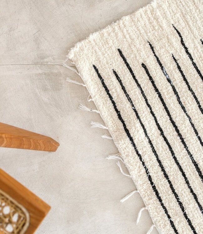Groot vloerkleed van wit katoen met zwarte strepen 150x120 cm KERTA handgeweven