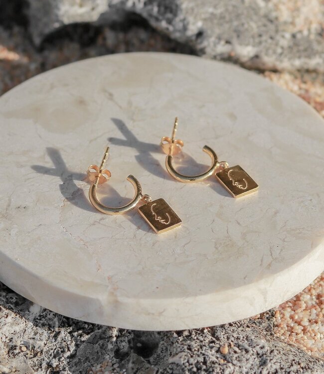 Oorbellen 18k verguld met hanger - oorringen versierd met gravure gezicht - hangende oorbellen gemaakt van 925 zilver goud vermeil - KARTINI goud